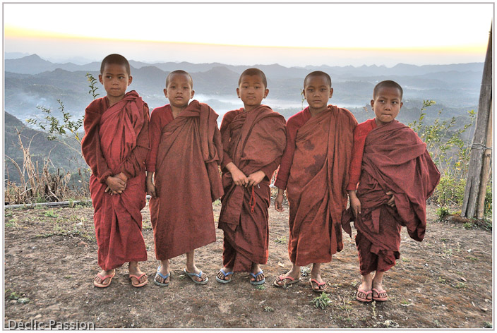 Les jeunes moines...