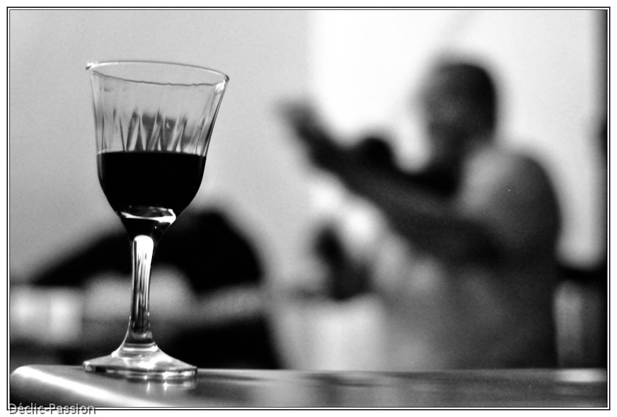 ... pas de soirée sans dégustation d'un verre de manecom !