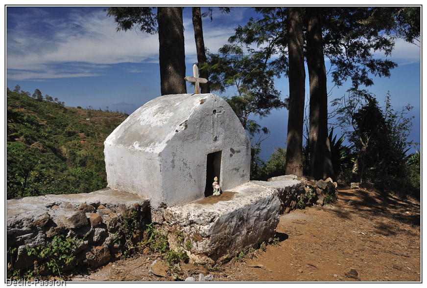 Petit oratoire vers Mosteiros