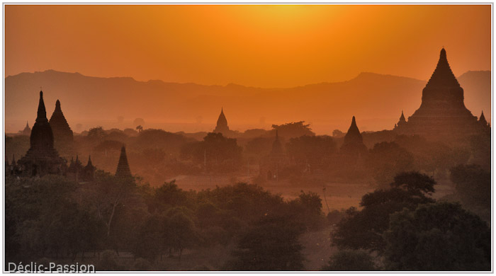Coucher de soleil depuis le sommet de la pagode Shwesandaw