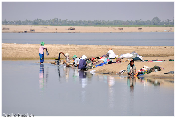 Grande lessive sur les berges de l'Irrawaddy